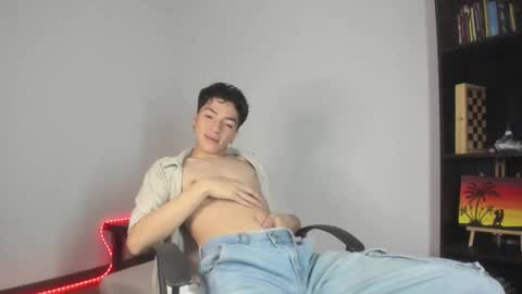 Snapshot of rofflust chatting on February 21, 1:50 am Roff Lust online show from February 21, 1:50 am