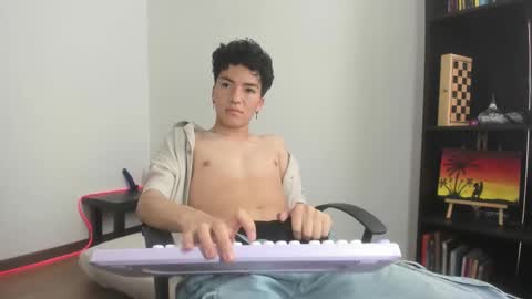 Snapshot of rofflust chatting on February 21, 3:24 pm Roff Lust online show from February 21, 3:24 pm