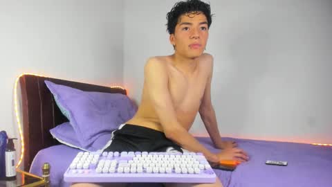 Snapshot of rofflust chatting on February 24, 1:36 am Roff Lust online show from February 24, 1:36 am