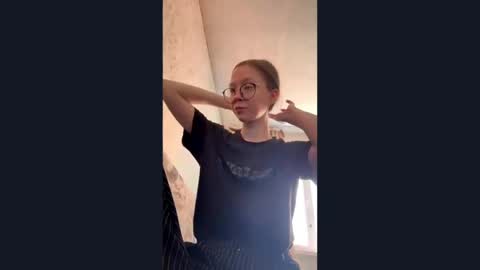 Snapshot of rogue_parcel chatting on April 8, 6:35 am rogue_parcel online show from April 8, 6:35 am