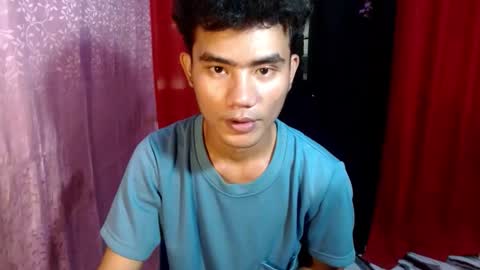 Snapshot of roianboyyy chatting on May 24, 2:49 am roianboyyy online show from May 24, 2:49 am