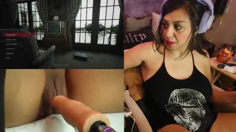 Snapshot of roknblaze chatting on October 25, 5:59 am Rok-N-Blaze online show from October 25, 5:59 am