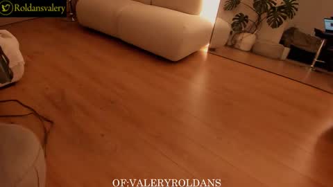 Valery Roldans online show from November 19, 3:17 am