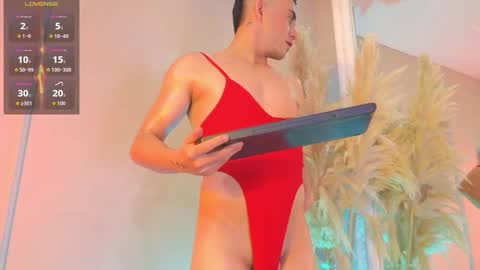 Snapshot of roman_chase chatting on November 14, 12:59 pm online show from November 14, 12:59 pm