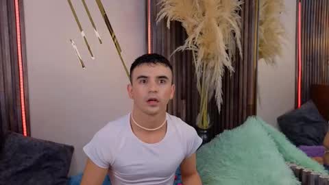 Snapshot of roman_chase chatting on December 1, 12:43 pm online show from December 1, 12:43 pm