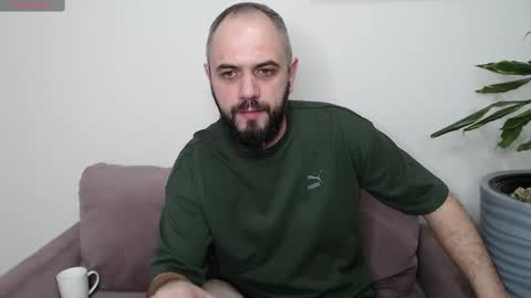 Snapshot of romdv chatting on January 2, 11:52 am romdv online show from January 2, 11:52 am