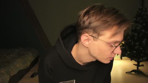 Snapshot of romeo_mercy chatting on December 24, 11:22 pm Romeo online show from December 24, 11:22 pm