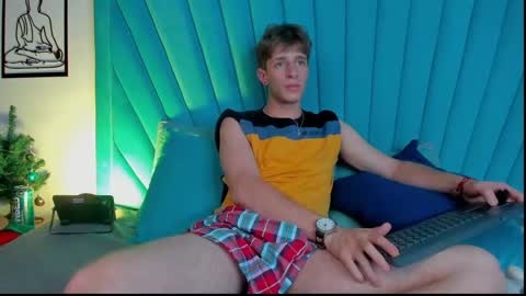 Snapshot of romeo_ricci1 chatting on December 12, 4:53 pm Romeo Ricci online show from December 12, 4:53 pm