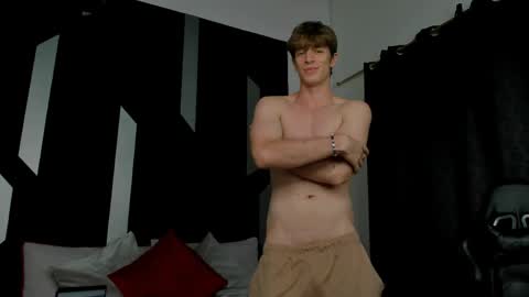 Snapshot of romeo_ricci1 chatting on April 15, 7:32 pm Romeo Ricci online show from April 15, 7:32 pm