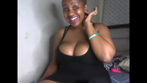 Snapshot of romina_26 chatting on February 19, 7:43 pm Romina 26 online show from February 19, 7:43 pm