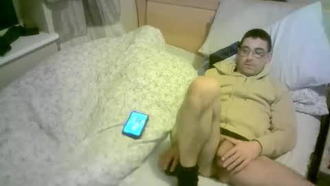 Snapshot of romson998181 chatting on February 2, 11:47 pm romson998181 online show from February 2, 11:47 pm