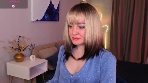 Snapshot of rones_meee chatting on February 26, 8:13 am Olivia online show from February 26, 8:13 am