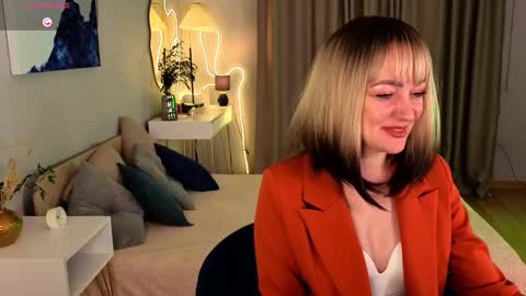 Snapshot of rones_meee chatting on February 27, 8:25 am Olivia online show from February 27, 8:25 am