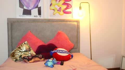 Snapshot of ronieeplay chatting on October 8, 2:20 am Roni online show from October 8, 2:20 am