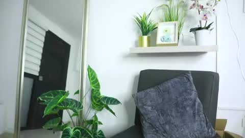 Snapshot of ronieeplay chatting on December 2, 1:55 am Roni online show from December 2, 1:55 am