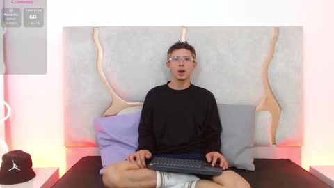 Snapshot of rooy_tay chatting on November 2, 3:42 am rooy online show from November 2, 3:42 am