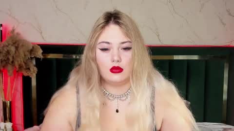 Chloe online show from March 6, 9:53 pm