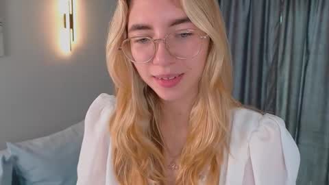 Snapshot of rosa_jones_ chatting on October 14, 3:02 pm Emma online show from October 14, 3:02 pm