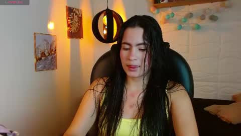 Snapshot of rosaliea chatting on June 16, 4:37 am R O S A L I A online show from June 16, 4:37 am
