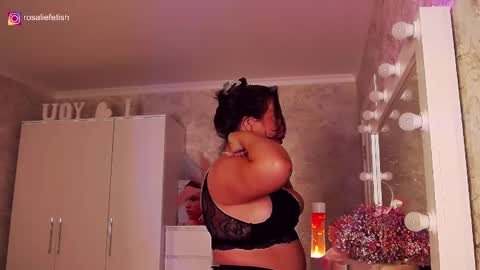 Snapshot of rosaliefetish chatting on December 16, 1:10 am Rosalie online show from December 16, 1:10 am