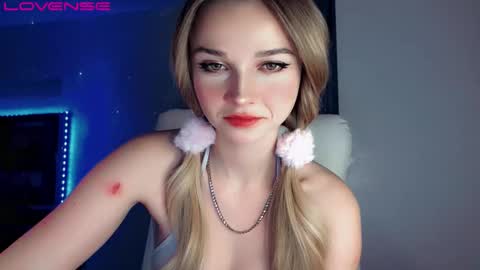 rose__luck online show from December 16, 3:28 pm