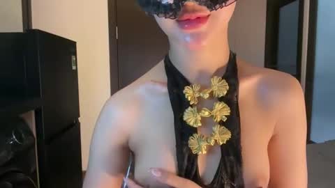Snapshot of rose_ah chatting on April 18, 6:39 am rose_ah online show from April 18, 6:39 am