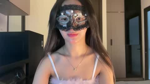 Snapshot of rose_ah chatting on May 6, 8:19 am rose_ah online show from May 6, 8:19 am