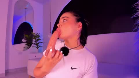 rose_jener06 online show from April 16, 9:39 pm