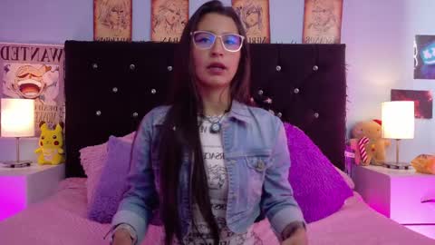 Snapshot of rose_smiley1 chatting on May 15, 8:27 pm Rose online show from May 15, 8:27 pm