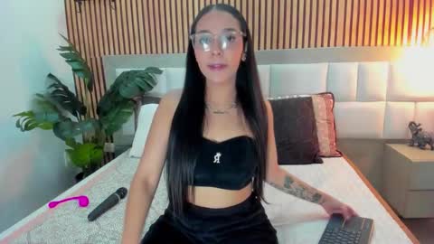 roseaurora online show from December 14, 12:43 pm