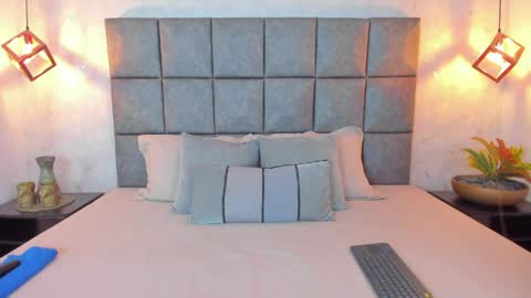 roseaurora online show from April 8, 1:00 pm