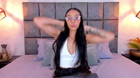 Snapshot of roseaurora chatting on May 7, 12:54 pm roseaurora online show from May 7, 12:54 pm