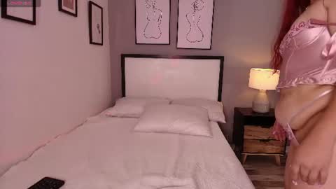 Snapshot of roseblu_ chatting on June 16, 9:06 pm Sweet Rose online show from June 16, 9:06 pm