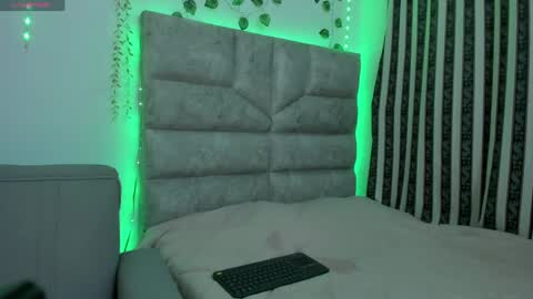 roselyn online show from May 29, 1:47 am