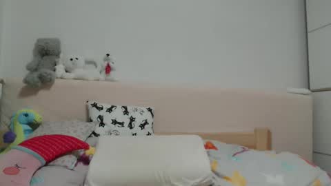 Snapshot of roselynsun chatting on January 23, 12:25 am Rose online show from January 23, 12:25 am