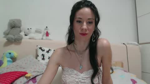 Snapshot of roselynsun chatting on February 6, 6:24 pm Rose online show from February 6, 6:24 pm