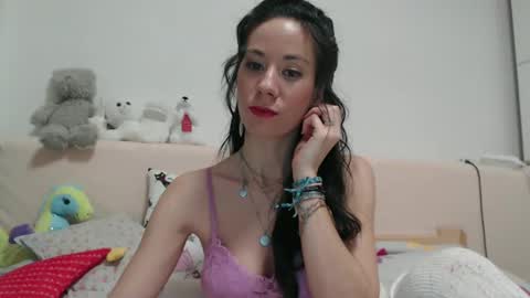 Snapshot of roselynsun chatting on February 7, 4:46 pm Rose online show from February 7, 4:46 pm