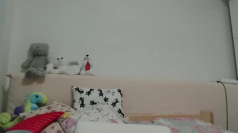 Snapshot of roselynsun chatting on February 24, 2:26 pm Rose online show from February 24, 2:26 pm