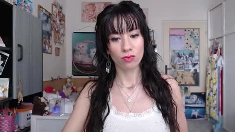 Snapshot of roselynsun chatting on April 2, 10:57 am Rose online show from April 2, 10:57 am