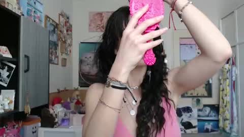 Snapshot of roselynsun chatting on April 27, 12:47 pm Rose online show from April 27, 12:47 pm
