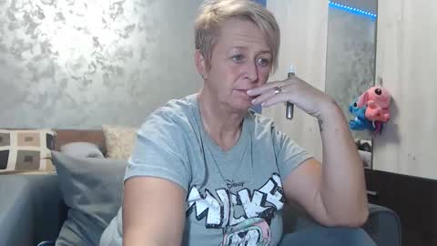 Lovepinklilly online show from February 16, 6:15 pm