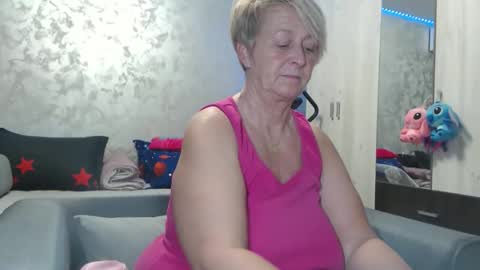 Lovepinklilly online show from March 17, 6:33 pm