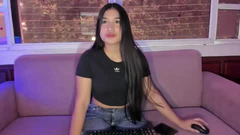Snapshot of rosie_chell chatting on May 3, 11:49 am Rosie online show from May 3, 11:49 am