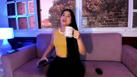 Snapshot of rosie_chell chatting on May 12, 11:40 am Rosie online show from May 12, 11:40 am