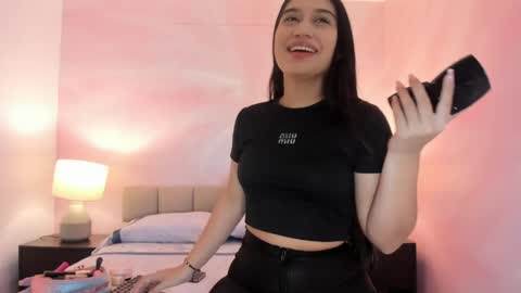 Snapshot of rosie_chell chatting on May 15, 12:01 pm Rosie online show from May 15, 12:01 pm
