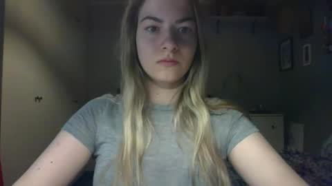 Snapshot of rosie_june chatting on April 20, 6:38 am Rosie online show from April 20, 6:38 am