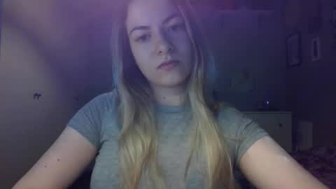 Snapshot of rosie_june chatting on April 21, 7:03 am Rosie online show from April 21, 7:03 am