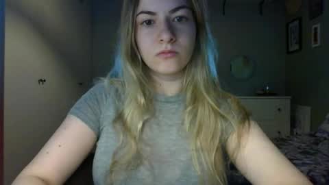 Snapshot of rosie_june chatting on April 22, 6:49 am Rosie online show from April 22, 6:49 am