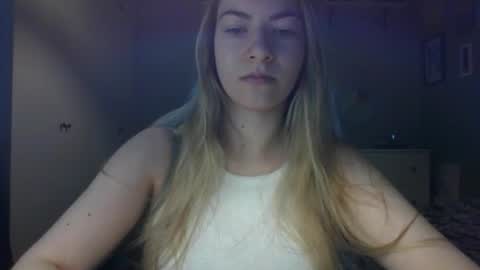 Snapshot of rosie_june chatting on April 29, 6:50 am Rosie online show from April 29, 6:50 am