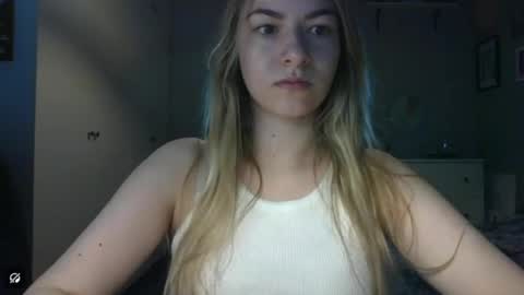 Snapshot of rosie_june chatting on May 4, 6:42 am Rosie online show from May 4, 6:42 am